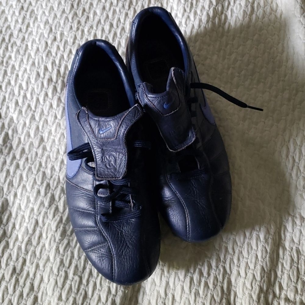 Nike Men's Athletic Trainers in Navy and Black